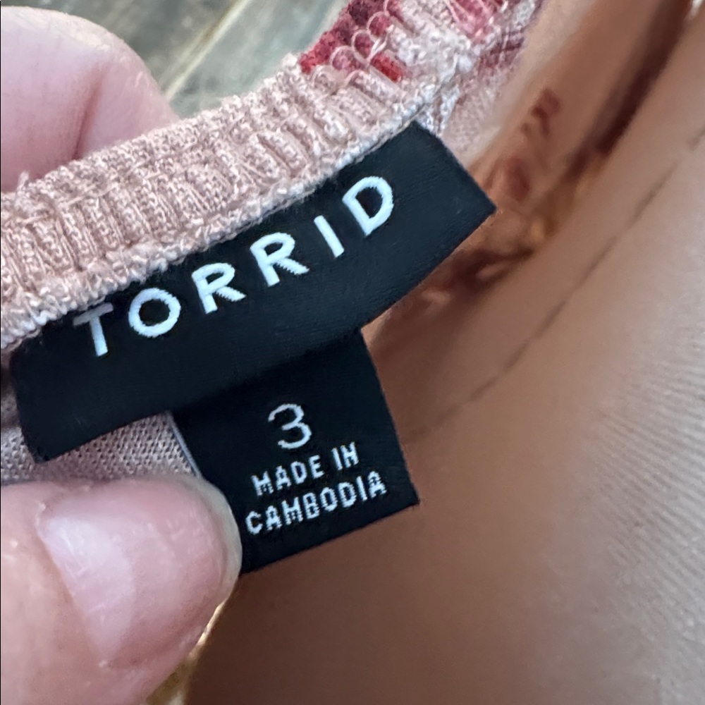 Torrid Pink Floral Shirt - Picture 2 of 6